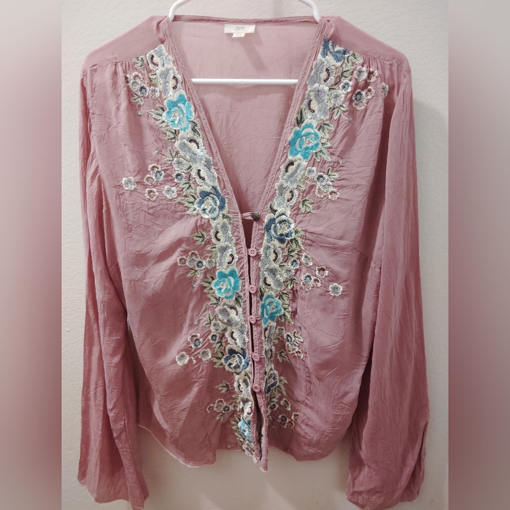🦋J. Jill Dusty Pink Blouse with Teal and White Embroidery